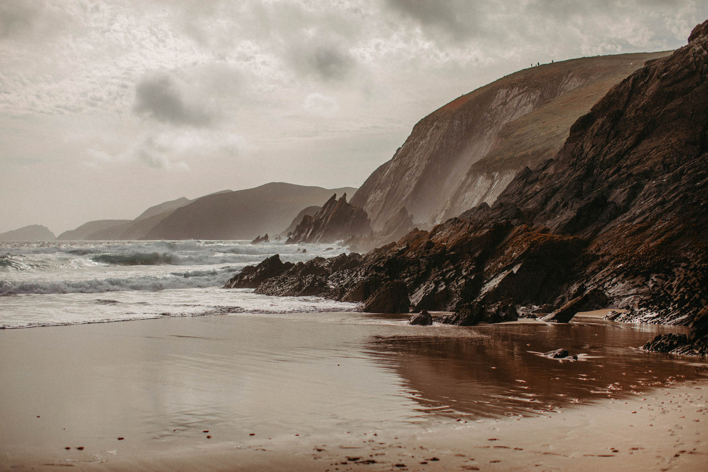 Coumeenoole Beach